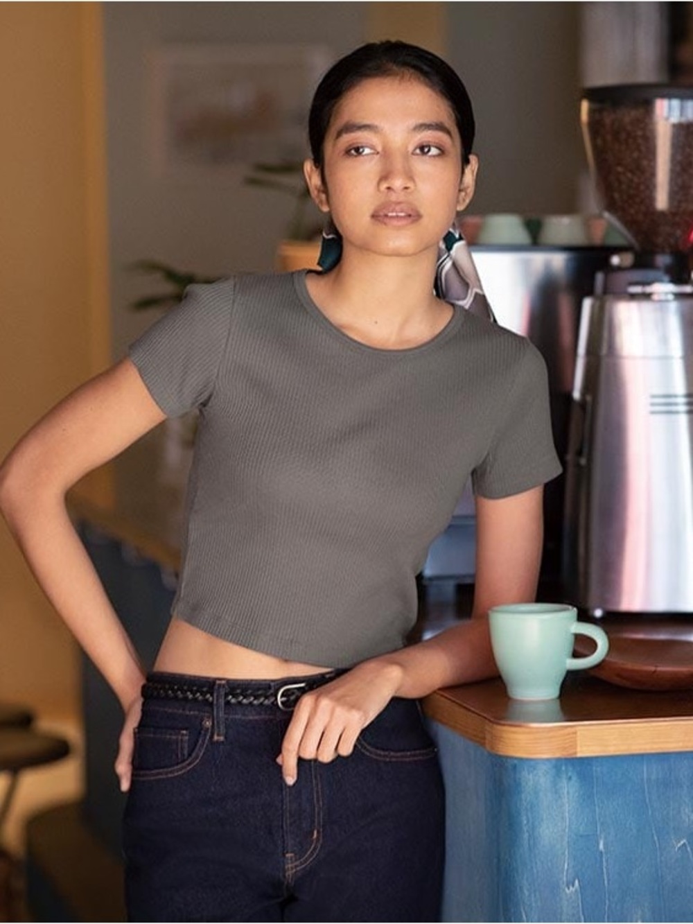 Uniqlo Cropped Ribbed Tee Dark Grey size Small